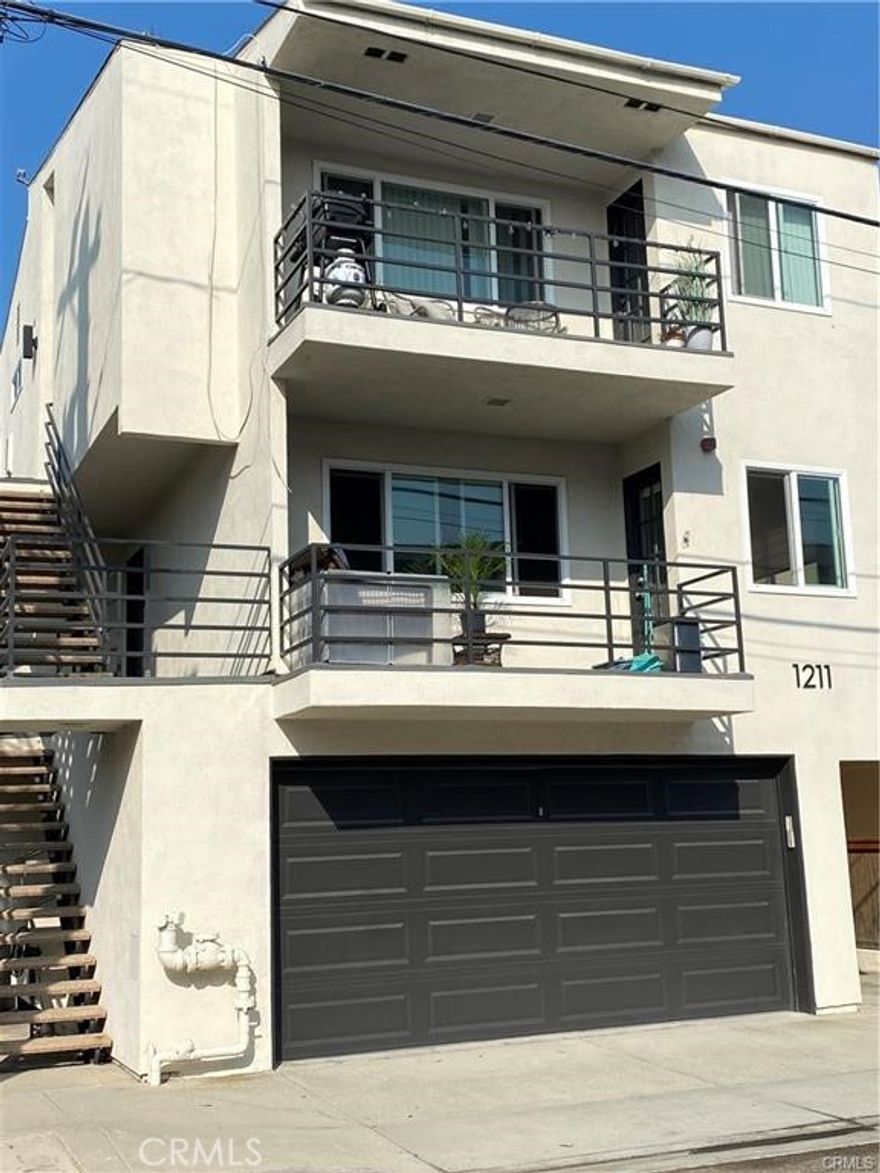 Prime Hermosa Beach Location! Spacious 2-bedroom, 2-bath townhouse-style unit (approx. 1,000 sq. ft.) in the heart of Hermosa Beach. Updated interior, Features vaulted ceilings, open living and dining areas, private balcony, large kitchen, and generous storage throughout. Enjoy the expansive rooftop deck—perfect for entertaining or relaxing in the ocean breeze. Includes a private 2-car garage garage. Walk to beaches, parks, award-winning schools, restaurants, and coffee shops. Ideal as a primary residence or vacation home. Experience the best of the South Bay coastal lifestyle at Unit B.