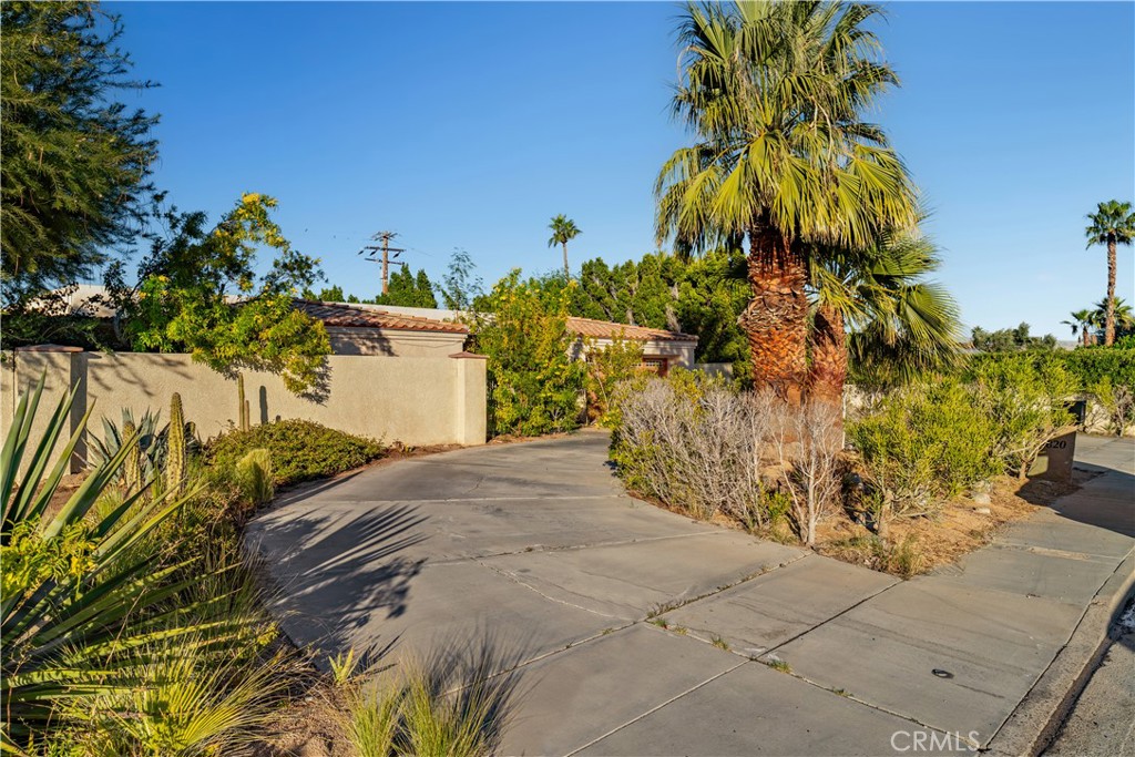 1820 E Racquet Club Road