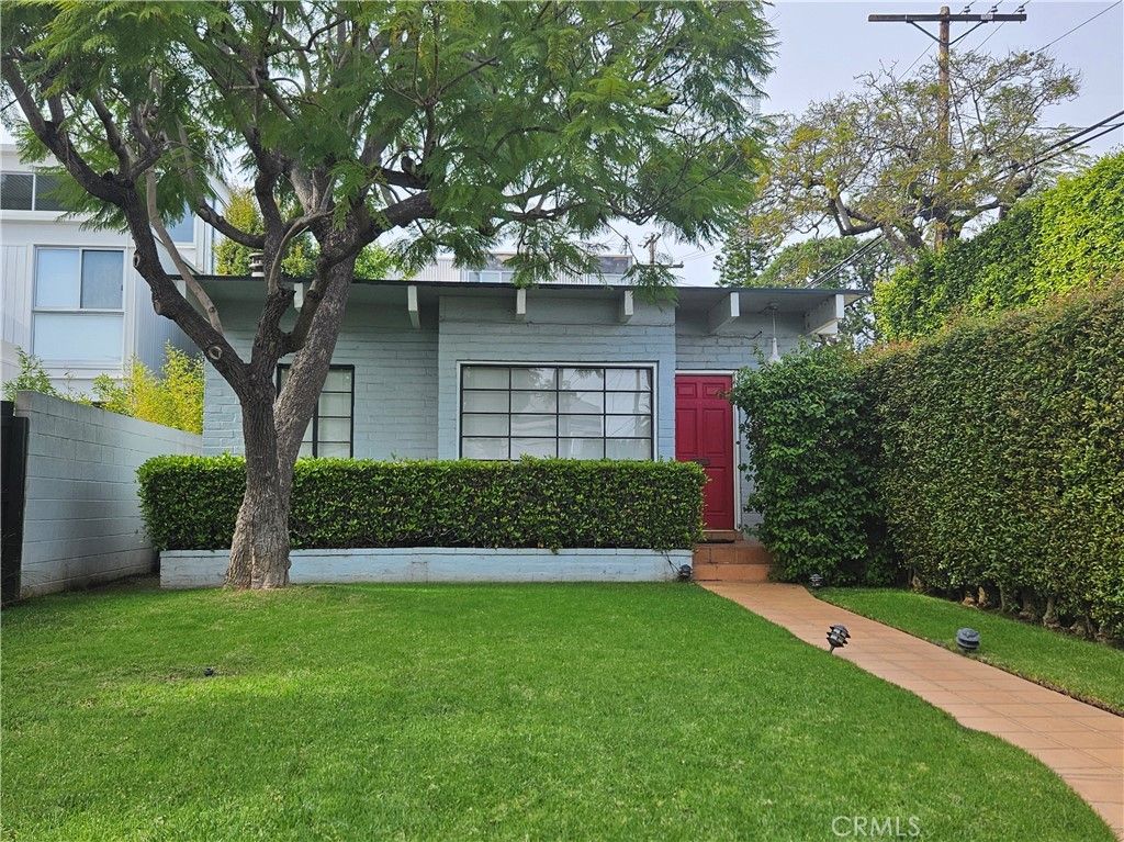 Photo of 12217 Dorothy Street, Los Angeles, CA 90049 (MLS # DW26042313)