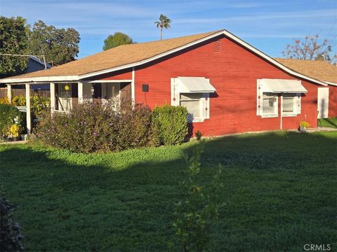 Photo of 7402 Nestle, Reseda, CA 91335 (MLS # SR25277188)