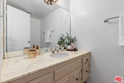 Tiny photo for 2537 Cordelia Road, Los Angeles, CA 90049 (MLS # 26877803)