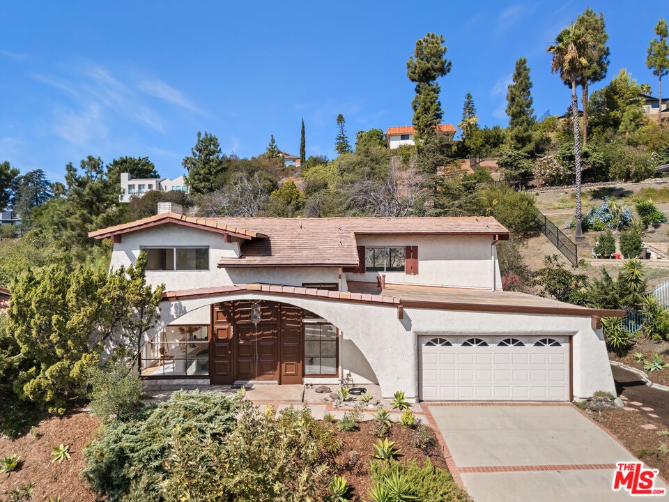 Photo of 2537 Cordelia Road, Los Angeles, CA 90049 (MLS # 26877803)