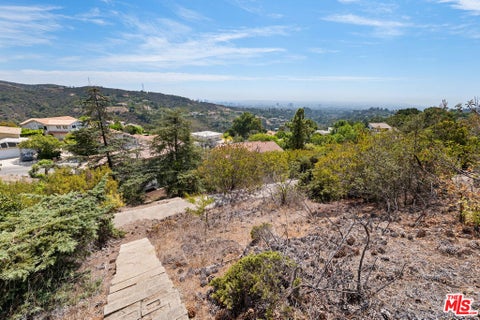 Tiny photo for 2537 Cordelia Road, Los Angeles, CA 90049 (MLS # 26877803)