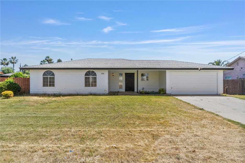 Welcome to 25732 Avenue 17 in Madera Acres!
This beautifully updated home features 3 bedrooms, 2 bathrooms, and sits on an expansive 20,000+ sq. ft. lot—offering space, comfort, and functionality. Enter into the spacious living room with tall ceilings and a cozy fireplace, perfect for relaxing or entertaining. The remodeled kitchen boasts stunning quartz countertops, brand-new appliances, and modern finishes. Additional upgrades include fresh interior paint, new flooring, updated lighting, and stylishly renovated bathrooms. The home also includes a large 2-car garage, a generous backyard ideal for outdoor gatherings, and a brand-new AC system that will be installed before the close of escrow.
Don't miss out—call today for more information and to schedule your private showing!