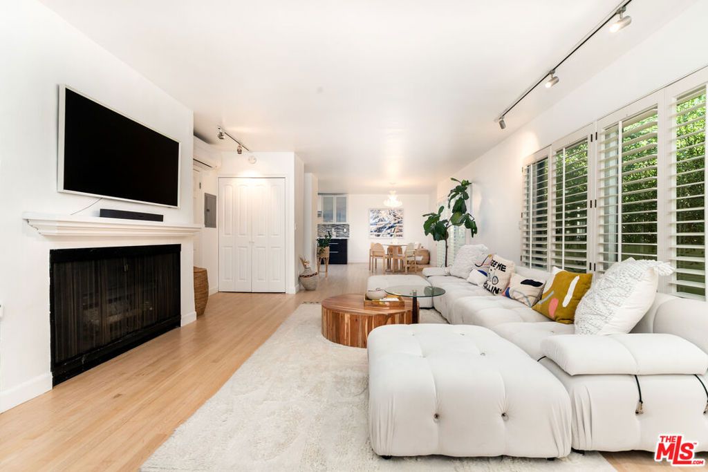 Photo of 933 17th Street #14, Santa Monica, CA 90403 (MLS # 25575113)