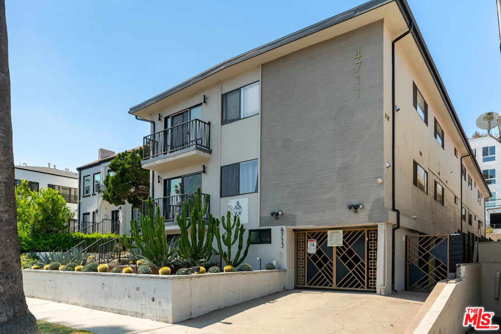4711 Beverly Boulevard
