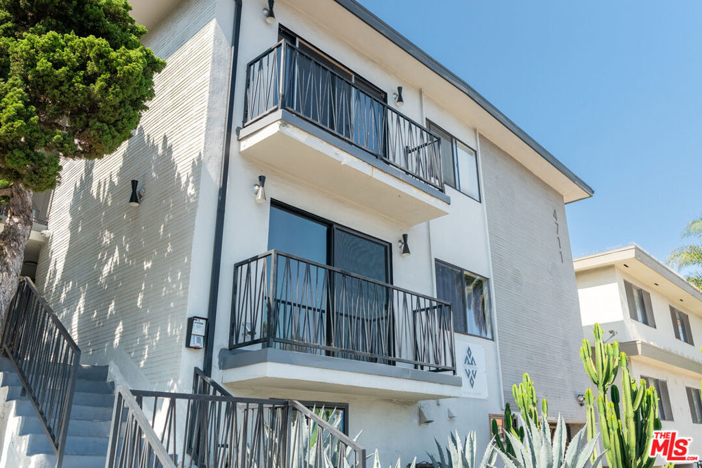 4711 Beverly Boulevard