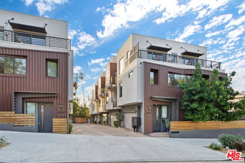 Photo of 1427 1/2 WATERLOO Street, Los Angeles, CA 90026 (MLS # 26868273)