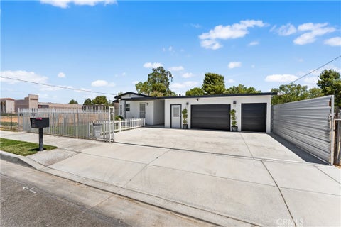 Photo of 38610 9th ST E, Palmdale, CA 93550 (MLS # SR26153817)