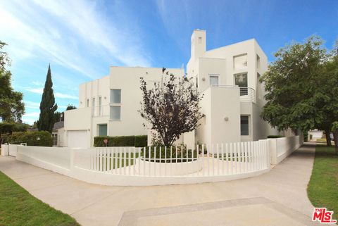 Photo of 269 N Bundy Drive, Los Angeles, CA 90049 (MLS # 25556355)