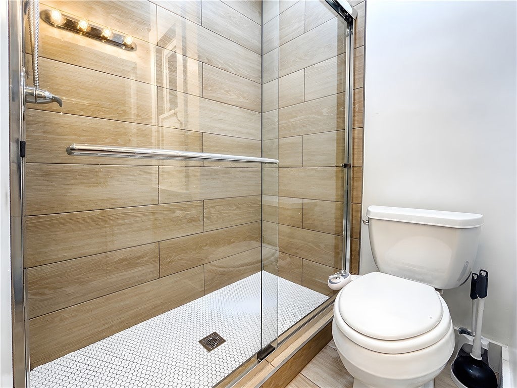 635 Elm Avenue 10