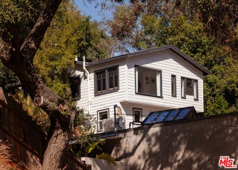 Photo of 2108 Tavern Trail, Los Angeles, CA 90046 (MLS # 26664217)