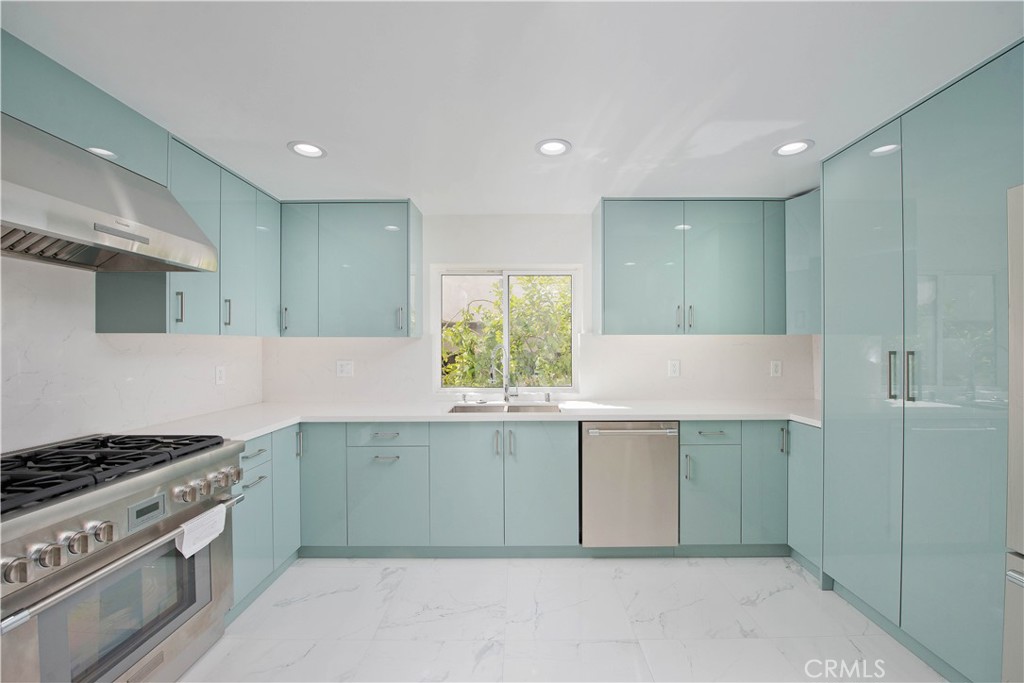 5333 Zelzah Avenue 102