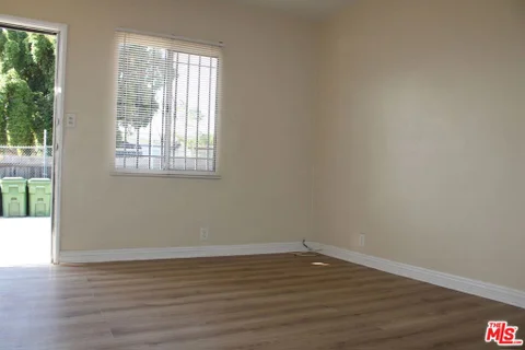 MLS: 26873379
