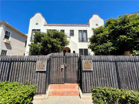 Photo of 124 1/4 S Westmoreland Ave AVE, Los Angeles, CA 90004 (MLS # SR26193282)