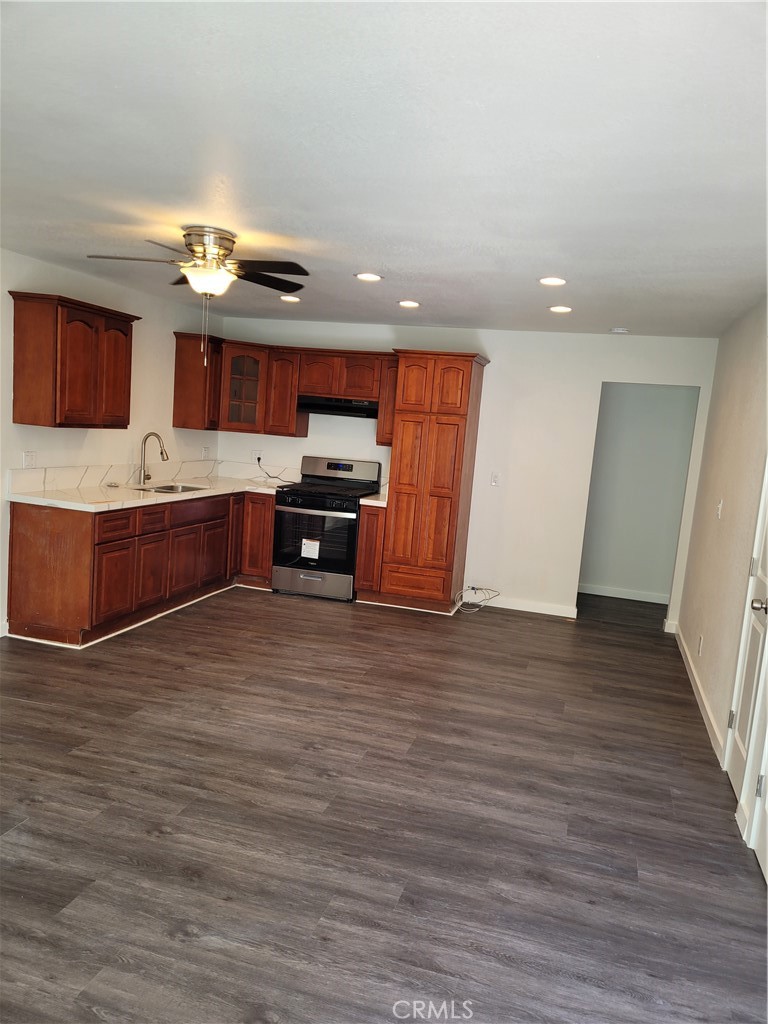 1034 El Camino Drive