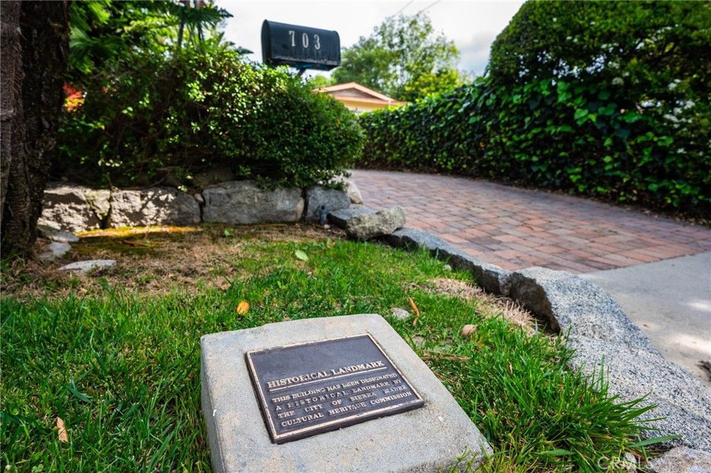 Photo of 703 Manzanita Avenue, Sierra Madre, CA 91024 (MLS # AR26056421)