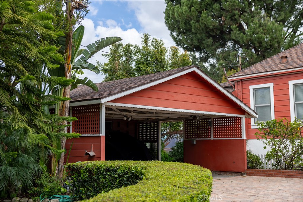 703 Manzanita Avenue