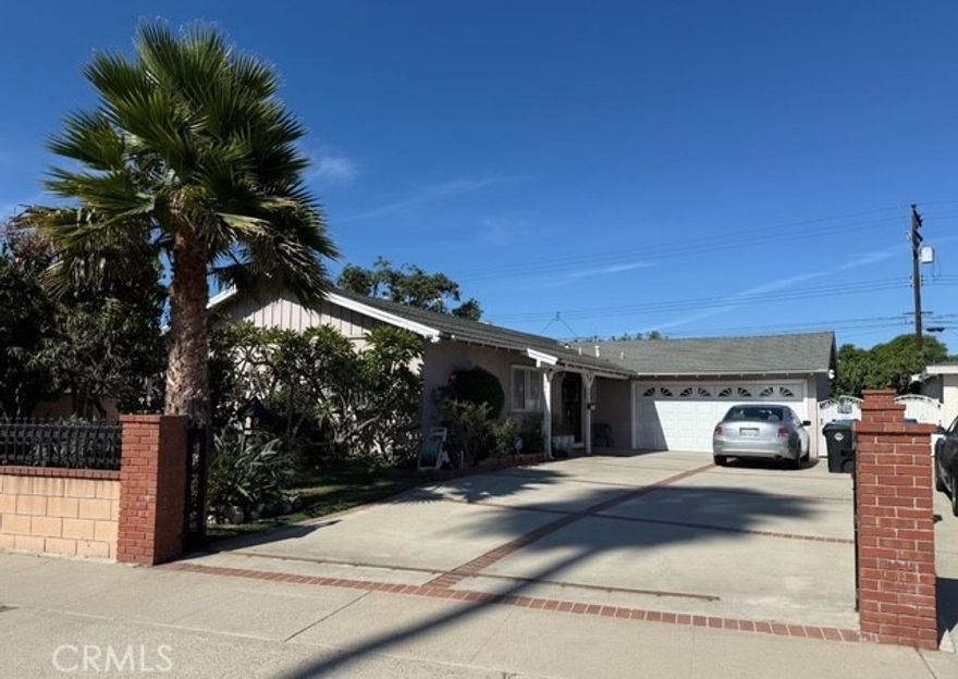 3 BEDROOM AND TWO BATH WITH A BONUS ROOM. EXTRA LARGE GATED DRIVE WAY PLUS TWO CAR GARAGE. LOTS OF FRUIT TREES AND COME WITH WASHER AND DRYER AND FRIDGE