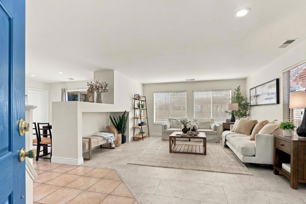 1572 Firestone Loop