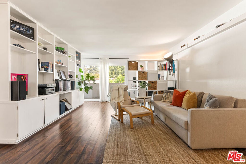 2320 S Bentley Avenue 203, Los Angeles CA 90064