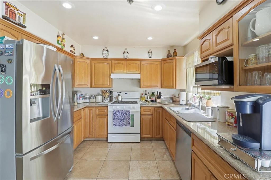 9146 Tobias Avenue 4