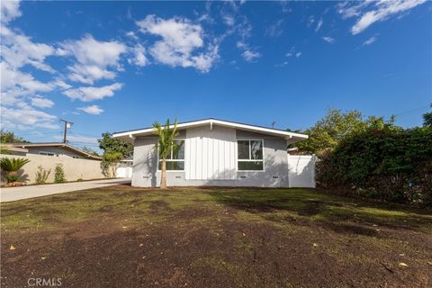 Photo of 413 S Poplar St, Santa Ana, CA 92703 (MLS # AR25230092)