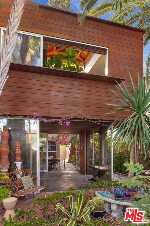 927 Amoroso PL, Venice CA 90291