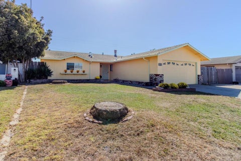 Photo of 423 Pueblo Drive, Salinas, CA 93906 (MLS # ML82065155)