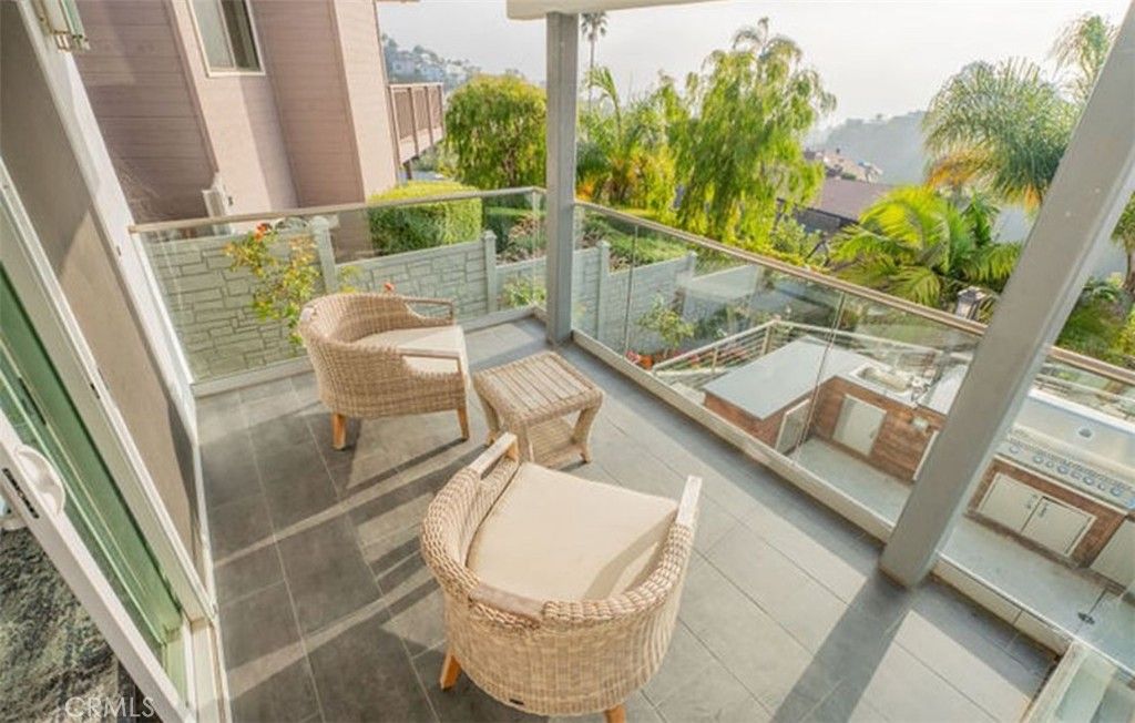 Photo of 986 Oriole Dr, Laguna Beach, CA 92651 (MLS # OC25273831)