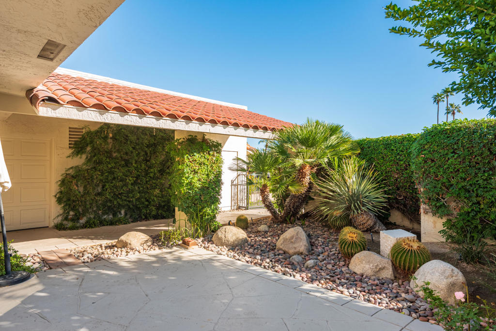 The Springs C.C. - Residential
