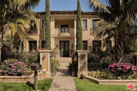 Photo of 614 N Palm Drive, Beverly Hills, CA 90210 (MLS # 26839057)