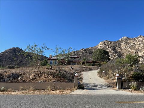 2005 Mt Vernon Riverside CA 92507