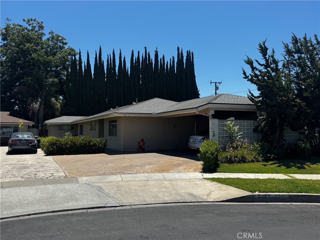 Excellent investment right in the heart of Park Santiago. Live in one and rent the other. Situated in a very private street right behind Hoover Elementary School. Quiet and safe neighborhood sought after Santiago & Hart Park. Conveniently located near the 5 & 22 Freeway, Discovery Science Center, Bowers Museum, St. Joseph Hospital, Main Place Mall, and Old Towne Orange, this home offers both charm and potential in a prime location. Located within the vibrant and close-knit community of Park Santiago, residents enjoy year-round neighborhood events including a Fourth of July parade and celebration, summer dinners, Easter egg hunts, Halloween decorating contests, and more. This investment is perfect for you to live in one and rent the other or place two great tenants making it a great investment with promises of equity build up! Just minutes away is the newly renovated Santiago Park, featuring two brand-new playgrounds, fresh walkways, an amphitheater, and picnic areas—all part of a $3.5 million improvement project. Nearby a recharge station by Gelson’s Fresh Market, featuring 40 Rove ultra-fast EV charging stations, a full-service car wash.