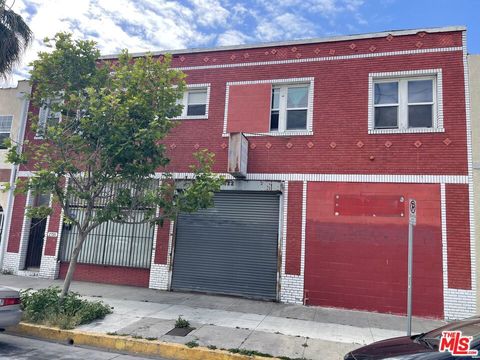 Photo of 2720 W 54TH Street, Los Angeles, CA 90043 (MLS # 26807875)