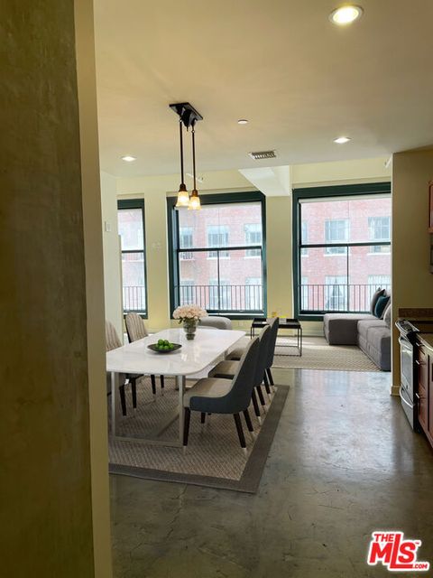 Photo of 315 W 5th Street #905, Los Angeles, CA 90013 (MLS # 25622121)