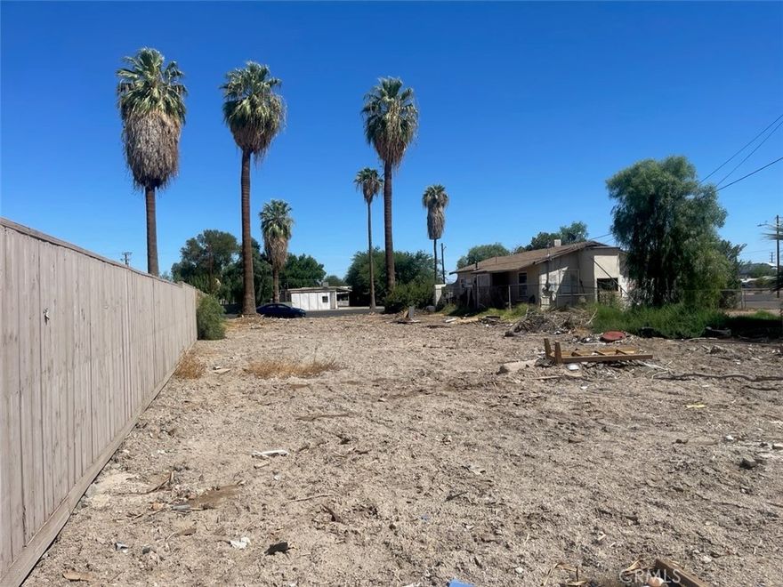 Blythe Land APN 317-290-014 on a 7,841 Sqft Lot. Utilities unknown and agent/buyer to verify all with city.