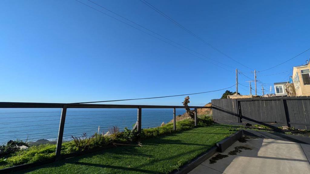 910 Skyline Drive, Daly City CA 94015