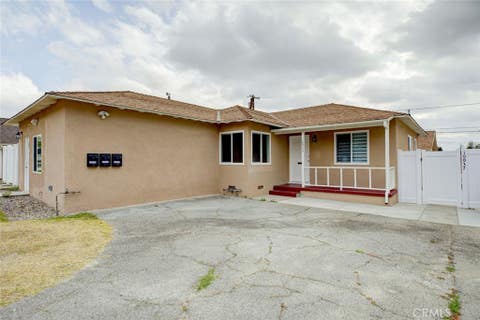 Photo of 10935 Nassau Avenue, Sunland, CA 91040 (MLS # GD26175211)