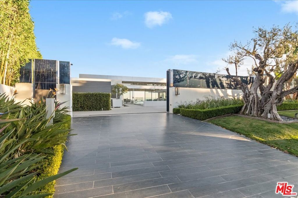 Photo of 1620 Carla Rdg, Beverly Hills, CA 90210 (MLS # 26840967)