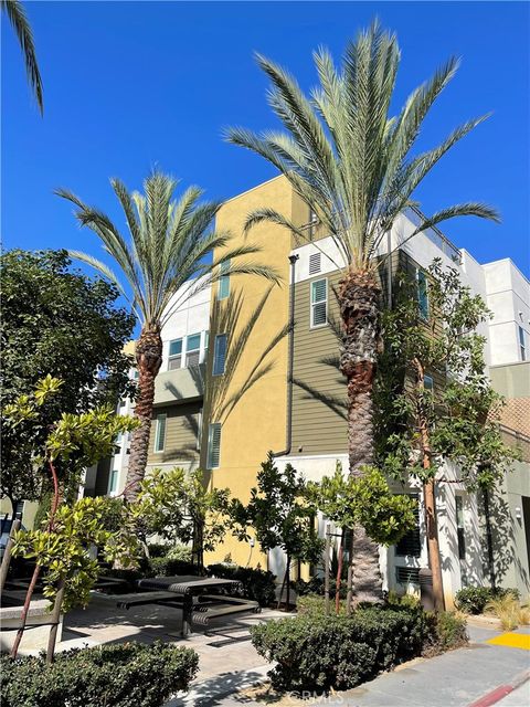 Photo of 789 Windward, Costa Mesa, CA 92627 (MLS # NP26001720)