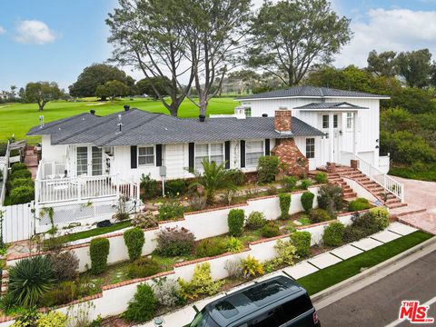 Photo of 1110 W MUIRLANDS Drive, La Jolla, CA 92037 (MLS # 26757479)