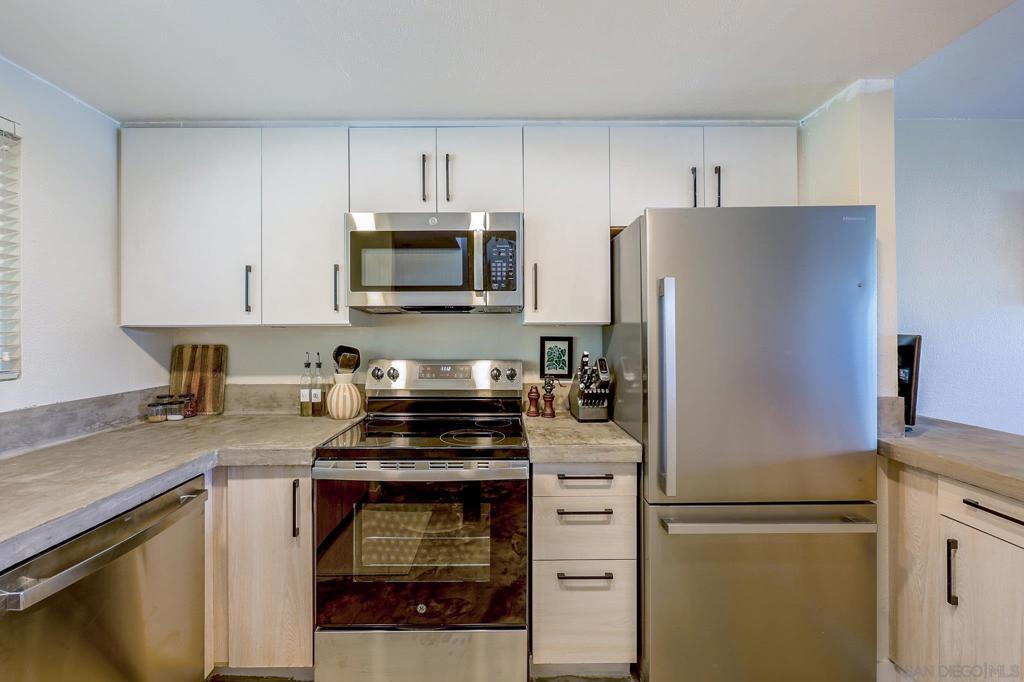 2451 Chicago St 11