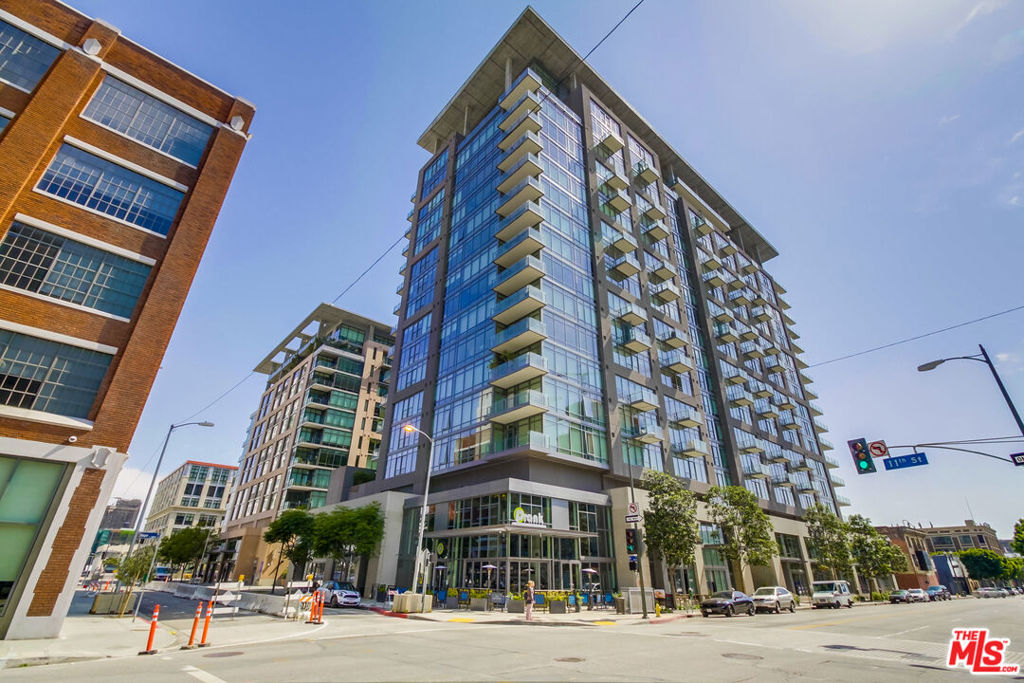 Look no further! This beautiful pool view unit in LUMA is the place to be Located in South Park, the unit has true floor to ceiling windows, 10 ft ceilings, Juliet Balcony, lots of natural light, 24/7 Security & front desk, pool, jacuzzi, courtyard with 4 Viking BBQ grills. Walk score of 89 and transit score of 100, this unit is walking distance to the PICO Metro stop, L.A. Live, Whole Foods, Ralph's Market, Target and lots of open air dinning!