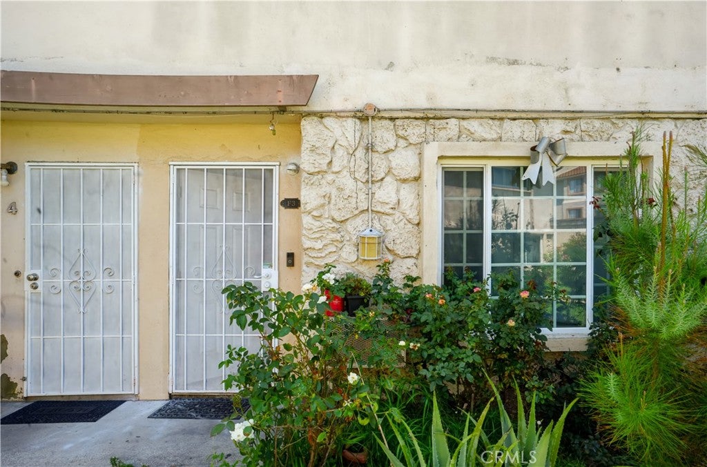 1602 N King F3