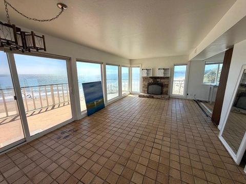 Photo of 102 Rio Del Mar Boulevard, Aptos, CA 95003 (MLS # ML82046876)