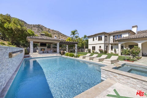 Photo of 29450 Malibu View Court, Agoura Hills, CA 91301 (MLS # 26917015)