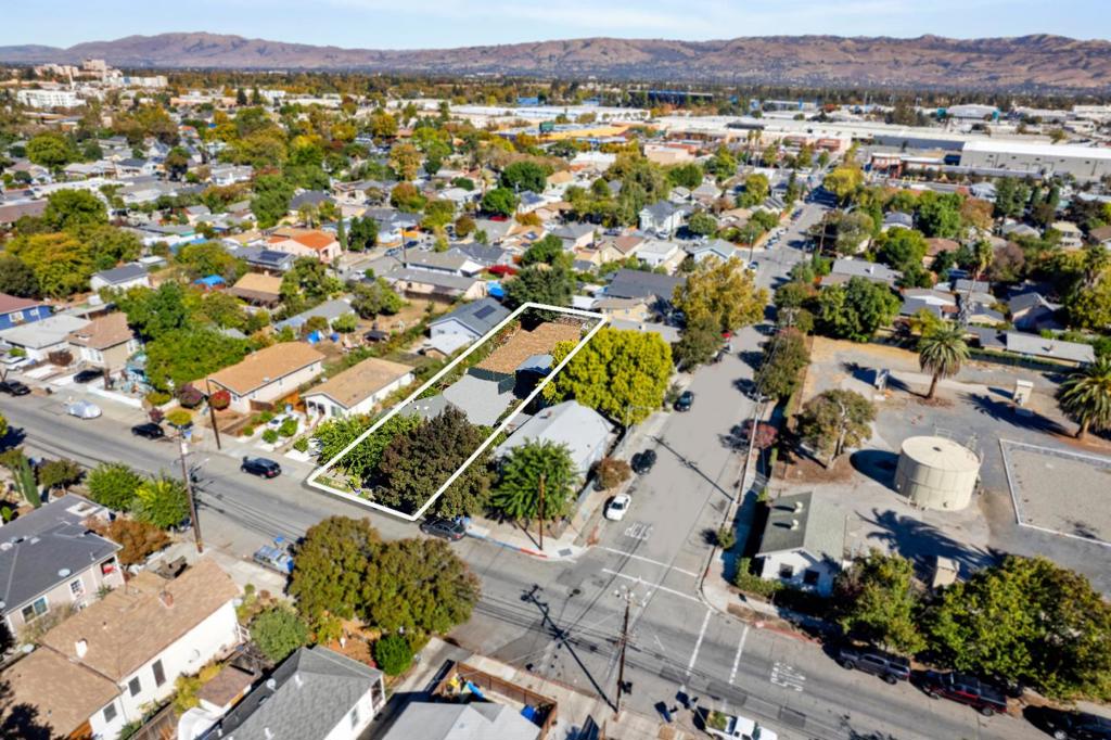 This is perfect for a Developer/Investor/Builder/Contractor with a vision to take advantage of Googles planned campus near by.Easy access to high-tech employers and freeways and light rail and great schools.