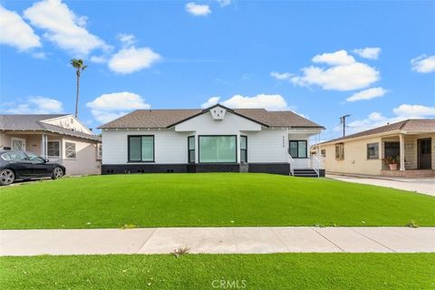 Photo of 5450 Wortser Avenue, Sherman Oaks, CA 91401 (MLS # SR26029658)