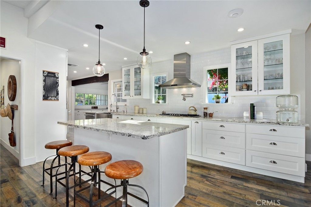 Photo of 19029 Sprague Street, Tarzana, CA 91356 (MLS # SR26069052)